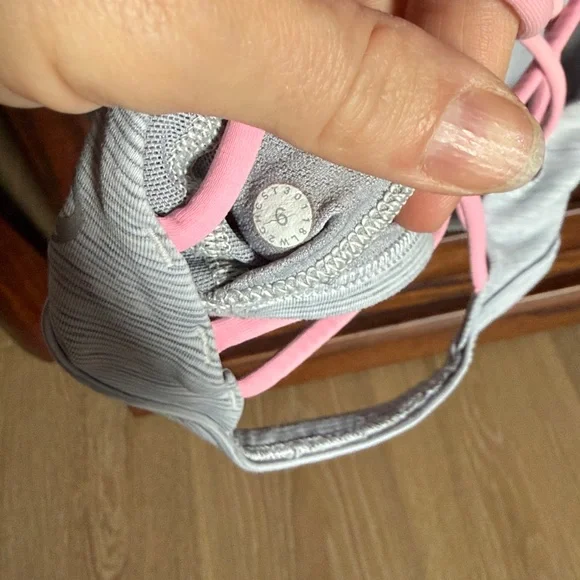 Lululemon Athletica Free to Be Wild Bra Size 6 - Picture 4 of 4